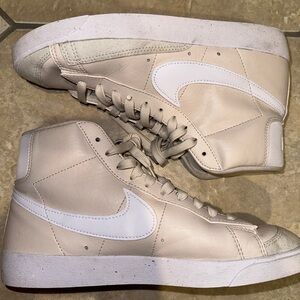 Women’s Nike Blazer Mid ‘77 Sz 9